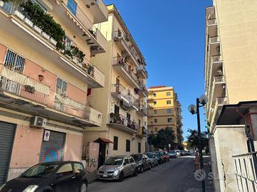 2 LOCALI A TORRE ANNUNZIATA