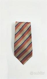 Elegante cravatta Luciano Soprani, un accessorio c
