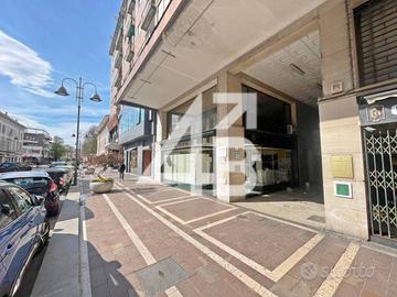 Immobile di 220 m² con più di 5 locali a Monfalcon