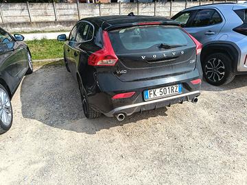 Volvo v40 d2 r design