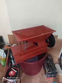 Pigia diraspatrice per uva