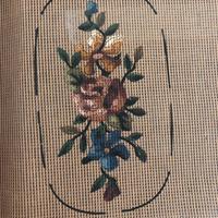 1 piccolo canovaccio e lana per mezzo punto