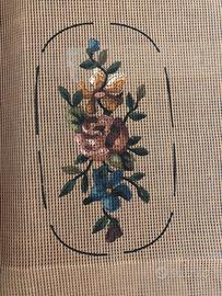 1 piccolo canovaccio e lana per mezzo punto