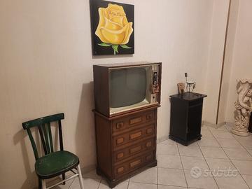 Televisore antico PHILCO