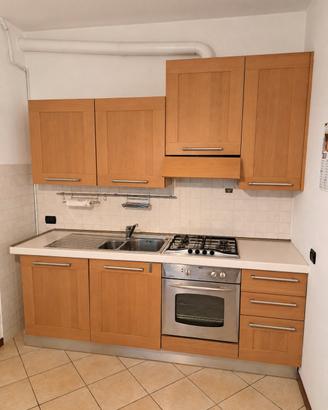 Cucina componibile completa di elettrodomestici