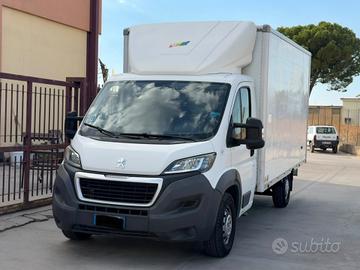 Peugeot Boxer 330 2.0 BlueHDi PC Cabinato