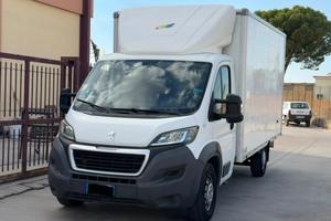 Peugeot Boxer 330 2.0 BlueHDi PC Cabinato