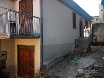 Appartamento autonomo con giardino, box e cantina