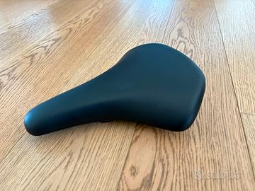 Sella per bici Royal Essenza nero opaco 410 g