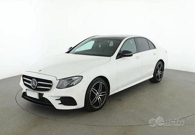MERCEDES E 220 D AMG LINE BERLINA