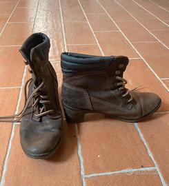 Scarponcini marroni con tacco