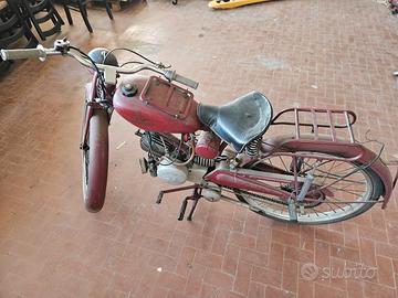 Moto Guzzi Guzzino 65 con targa epoca