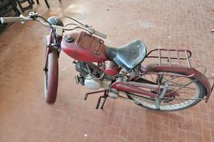 Moto Guzzi Guzzino 65 con targa epoca