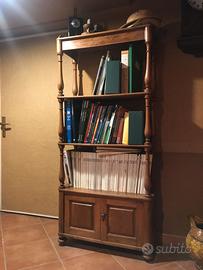 Etagere in legno con colonnine sagomate