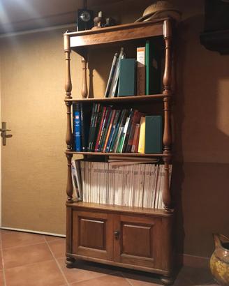 Etagere in legno con colonnine sagomate
