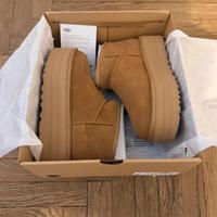 Stivali da neve UGG Mini con tacco alto, taglia 37