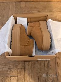 Stivali da neve UGG Mini con tacco alto, taglia 37