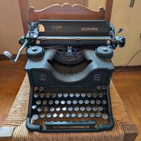 Macchina da scrivere d'epoca Olivetti M40 