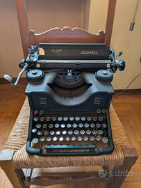 Macchina da scrivere d'epoca Olivetti M40 