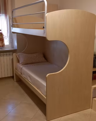Cameretta con letto a castello/soppalco