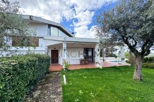 Villa di 400 m² con più di 5 locali e box auto dop