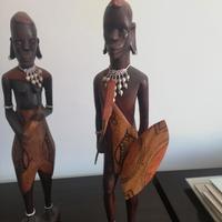 Coppia di statue etniche in legno