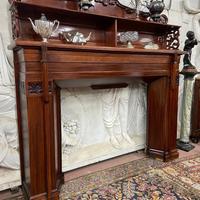 Camino in legno con alzata