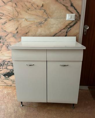 Mobile credenza