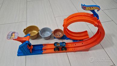 Hot Wheels Monster Trucks Loop & Flip Trophy Chall