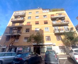 MONTEVERDE - Locale commerciale con due vetrine