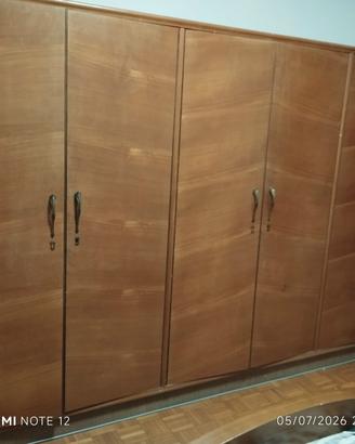 Armadio in legno a 6 ante grande