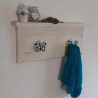 Appendiabiti da parete fatto a mano in legno