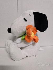 Peluche Snoopy con fiore