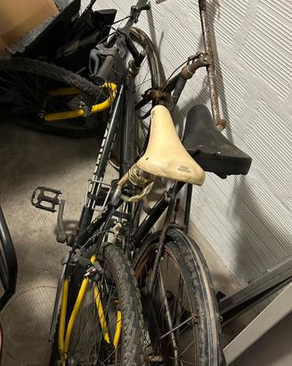 Due Biciclette da riparare