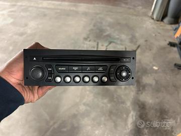 un'autoradio originale per Peugeot 207