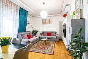 TRILOCALE RISTRUTTURATO CON BOX E CANTINA