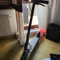 Monopattino Xiaomi Mi Electric Scooter Essential
