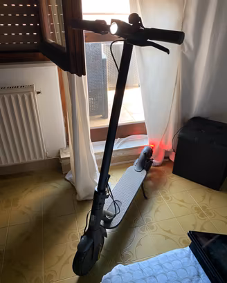 Monopattino Xiaomi Mi Electric Scooter Essential