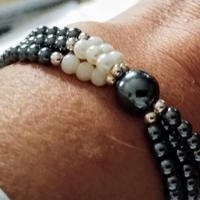 Bracciale e collana perline bianche e nere