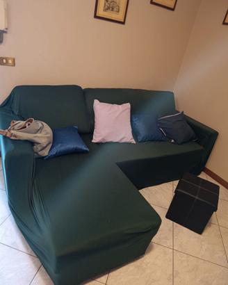 divano angolare in ecopelle