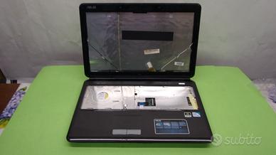 Notebook Asus X5DIP, scocca costituita parte infer