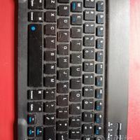 tablet con tastiera e cover 