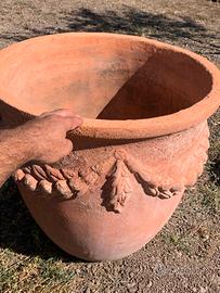 vasi in terracotta, il più alto misura 1 mt circa