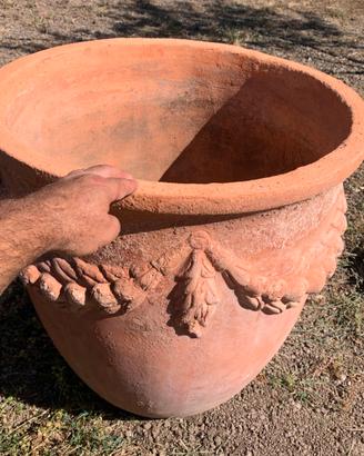 vasi in terracotta, il più alto misura 1 mt circa
