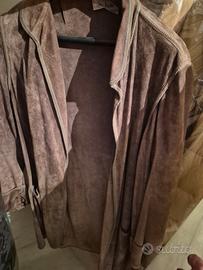Giacca in pelle scamosciata da donna.