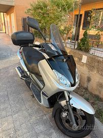 Yamaha XMAX 250 - 22.000 km - Bauletto Givi