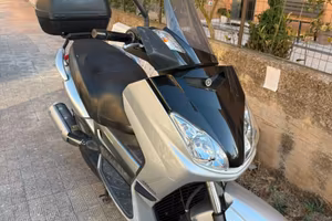 Yamaha XMAX 250 - 22.000 km - Bauletto Givi