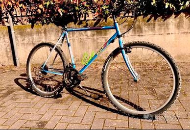 ✨Bicicletta colore blu vivace con cambio Shimano