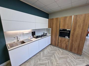 CUCINA STOSA IN SVENDITA!