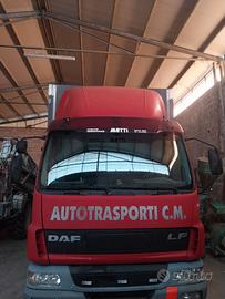 Autocarro DAF LF Centinato